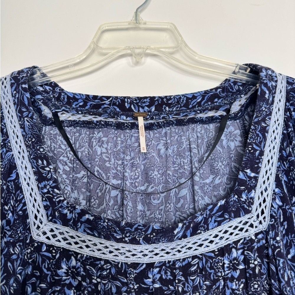 Free‎ People Womens Let's Talk About It Blue Floral Bell Sleeve Tunic Size M - Picture 5 of 10
